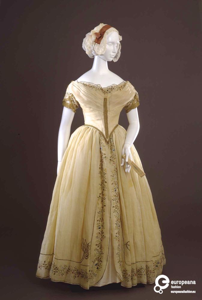 ca 1845 ball gown, 1840s evening gown