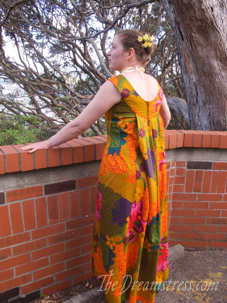 Vintage 1960s Watteau-backed Hawaiian Dress thedreamstress.com