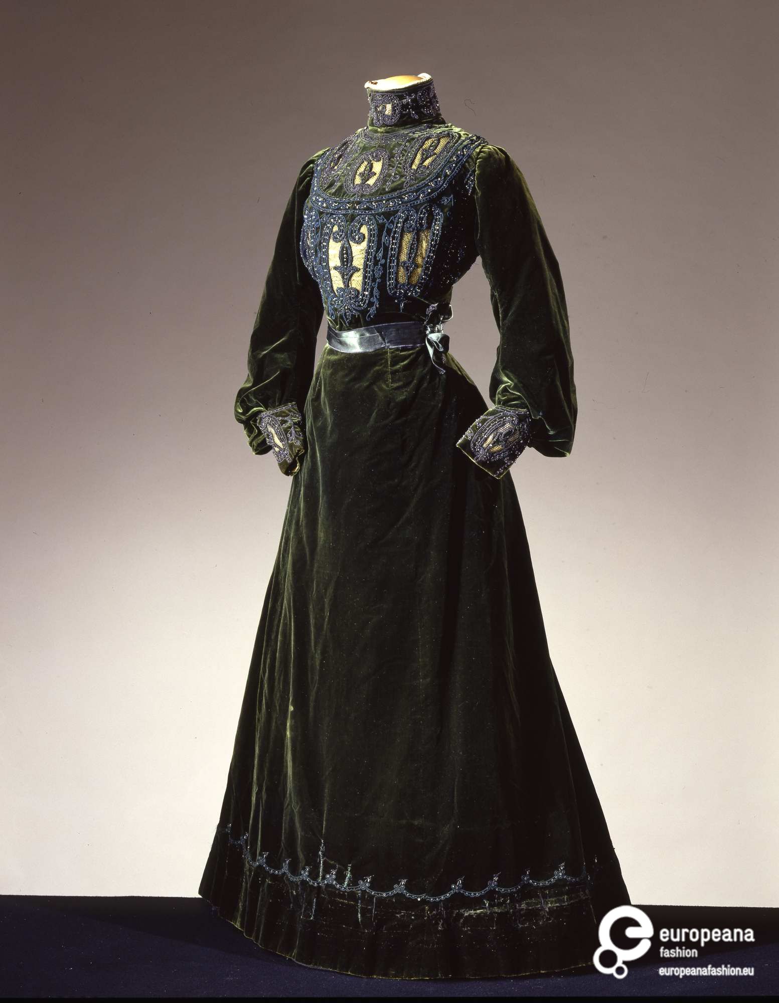 Rate The Dress Moss Green Edwardian Velvet The Dreamstress