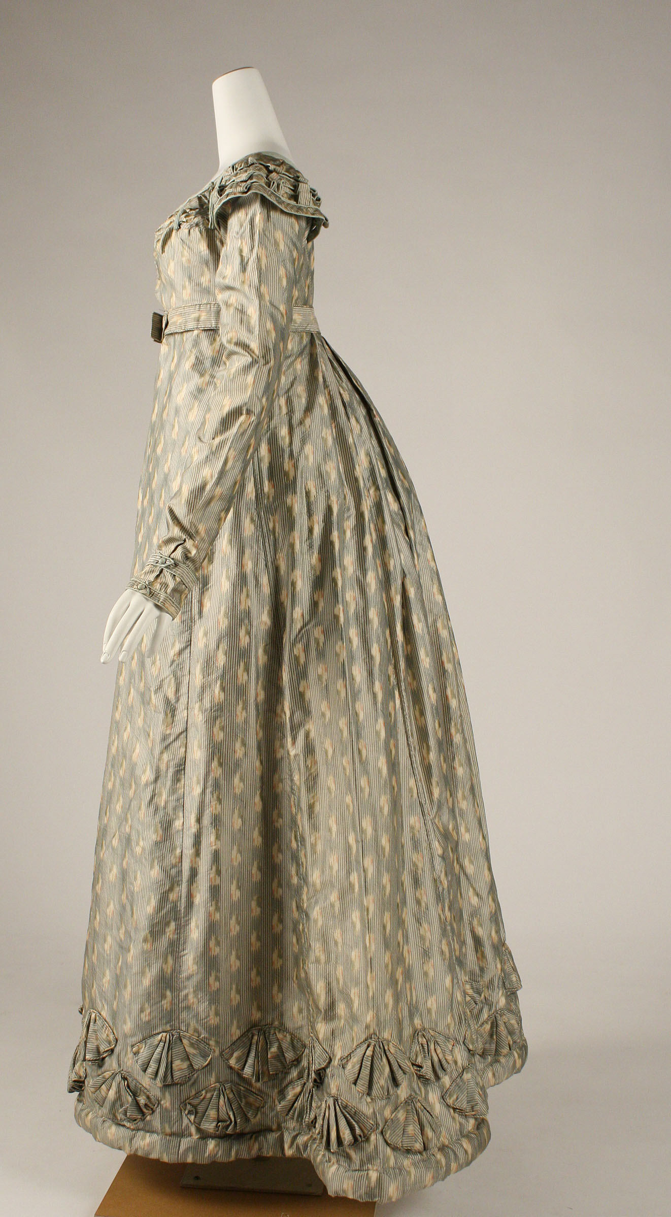 Dress, ca. 1820, British, silk, Metropolitan Museum of Art, 1971.242.1a–e