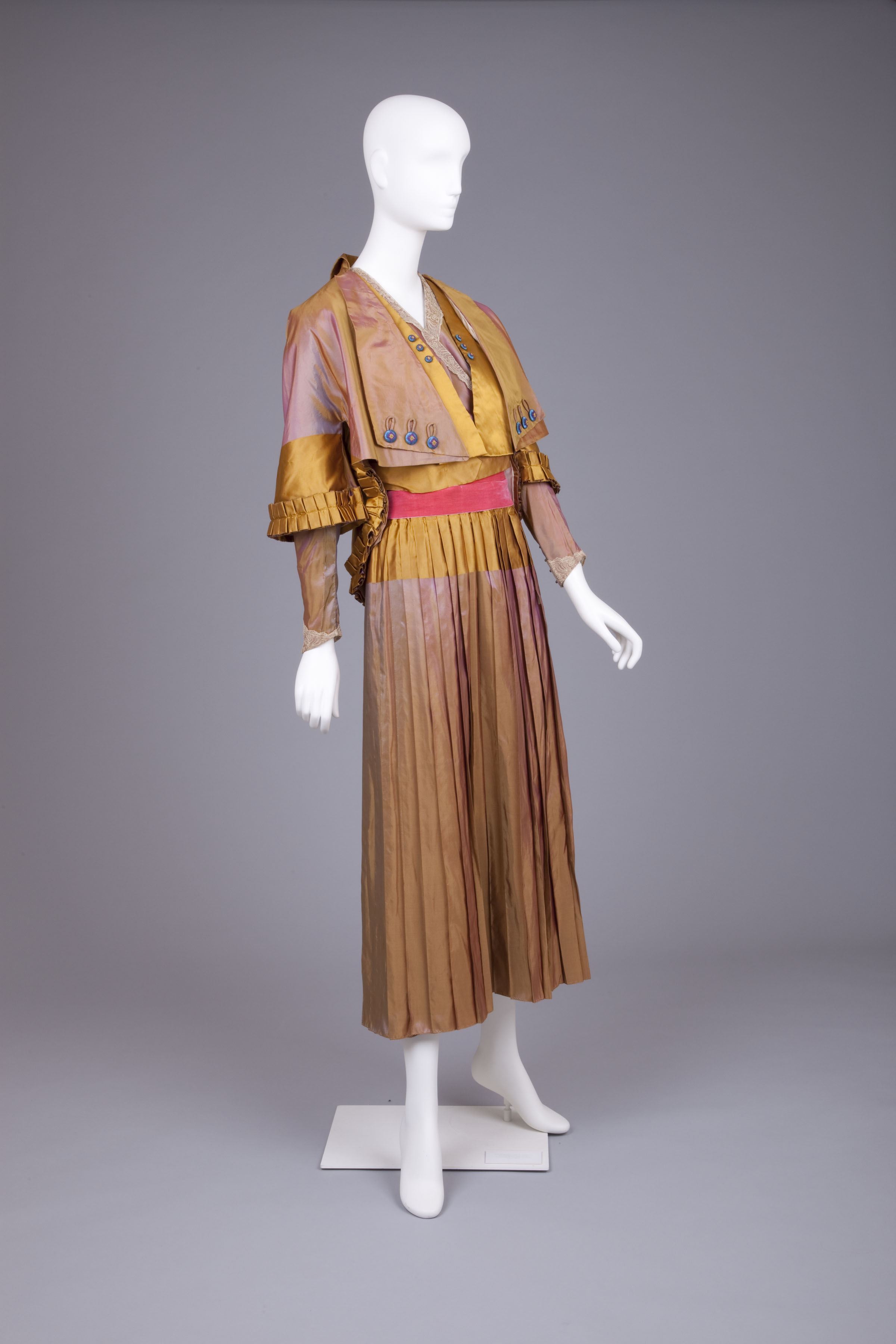 Dress, mid-1910s, 'Landum Minneapolis', silk taffeta, Goldstein Museum of Design, 2006.043.006a-c