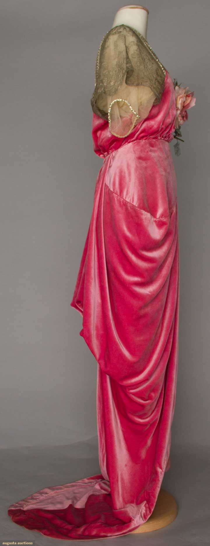 Gown in silk velvet by Robert, Paris, 1910-1914, sold by Augusta Auctions April 20, 2016