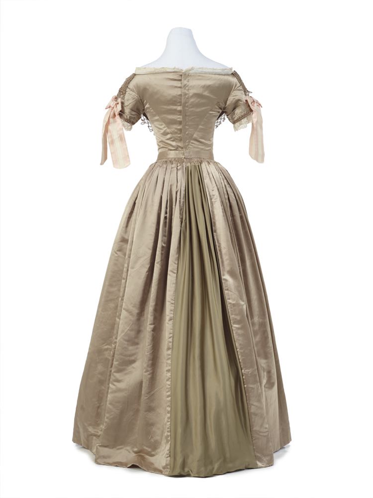 Ball gown, 1839-1840, maker unknown. Gift of Mrs Whitehead, 1966. CC BY ...