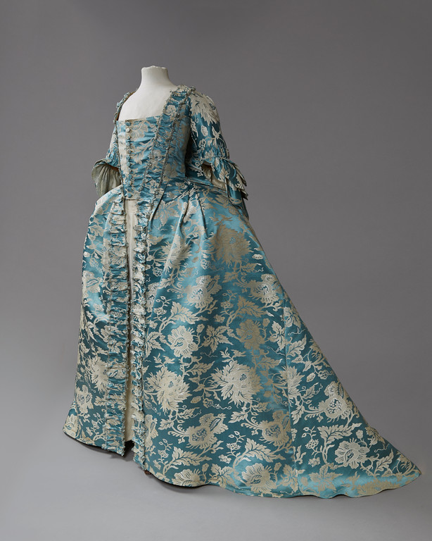 Robe a la Francaise, 18th century (probably 1770s), silk, Lot 550, sold by Whittakers Auctions, Fall 2016