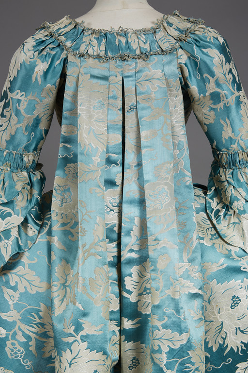 Robe a la Francaise, 18th century (probably 1770s), silk, Lot 550, sold by Whittakers Auctions, Fall 2016