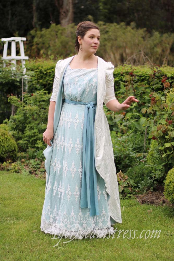 The 1899 Tea Gown thedreamstress.com