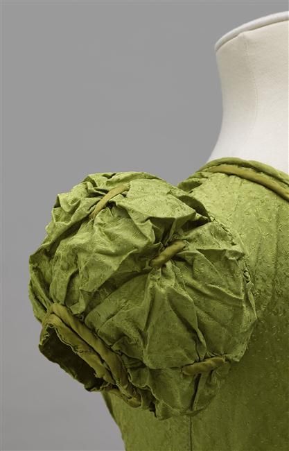 Evening dress, 1810-1815, silk, Rueil-Malmaison, châteaux de Malmaison et Bois-Préau, M.M.2014.7.1
