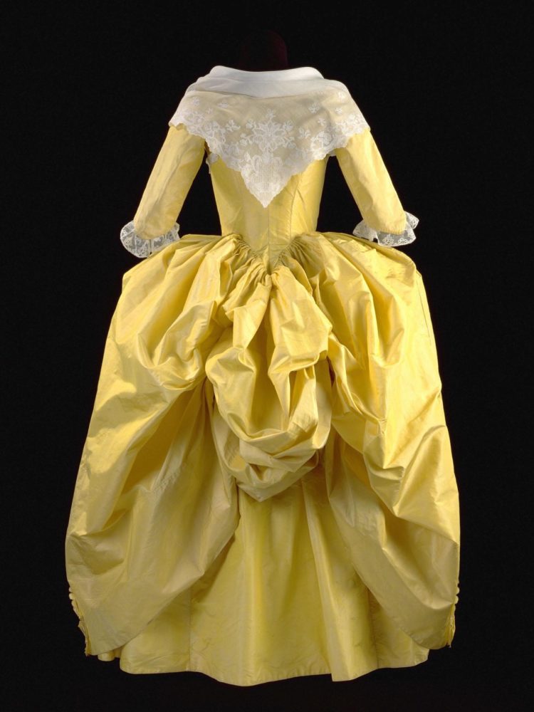Robe à l'anglaise retroussée ca. 1780-82 From the Gemeentemuseum via Vergeten Harlingers