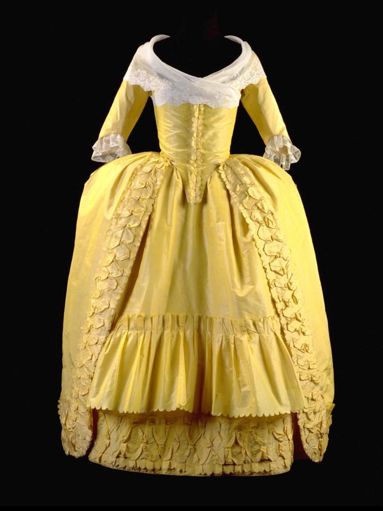 Robe à l'anglaise retroussée ca. 1780-82 From the Gemeentemuseum via Vergeten Harlingers