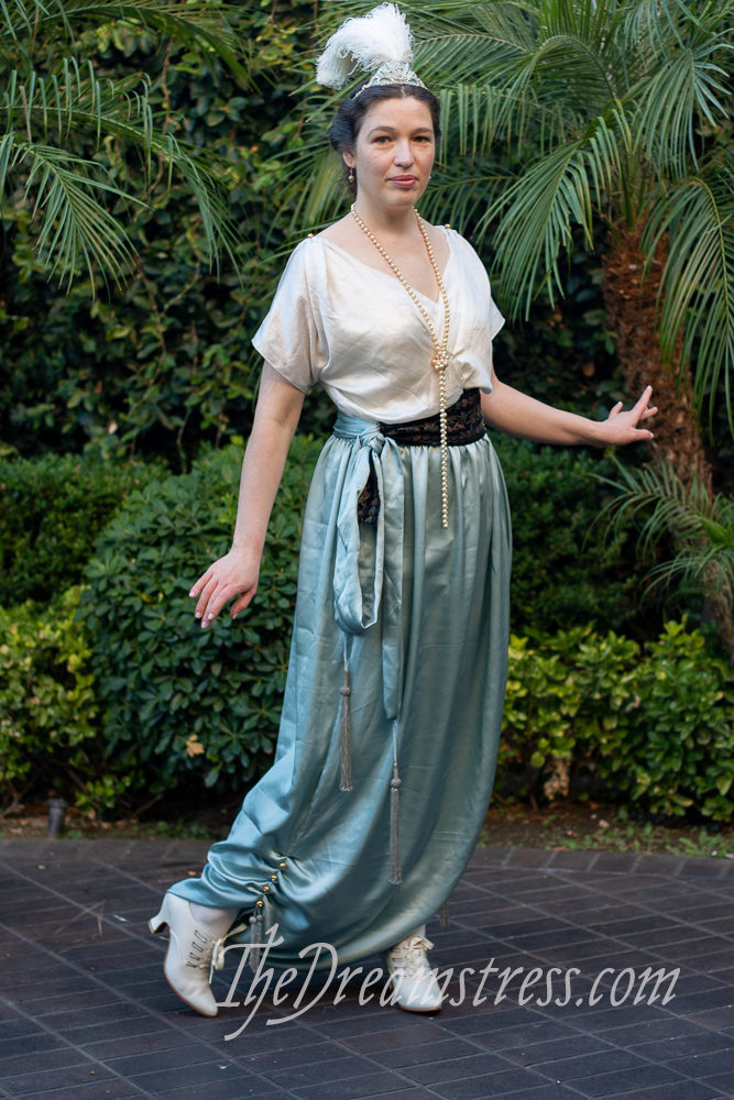 The 1913 Lounging Pyjamas finally get a red carpet - The Dreamstress