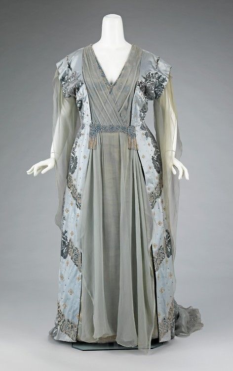 Tea Gown, House of Worth (French, 1858–1956), ca. 1910, French, silk, rhinestones, metal, Brooklyn Museum Costume Collection at The Metropolitan Museum of Art, 2009.300.3277