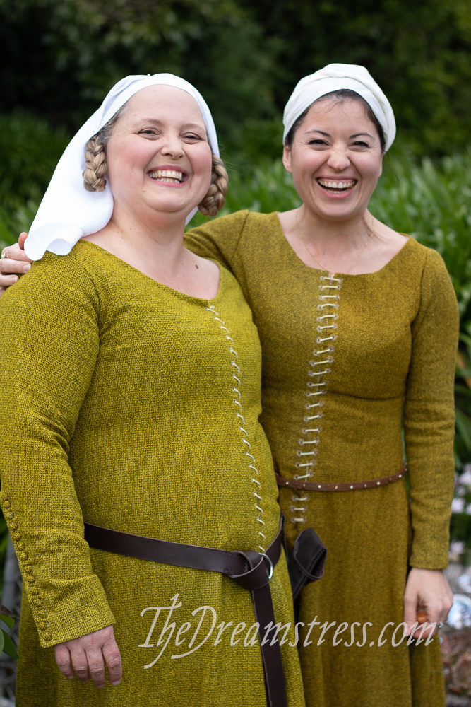 The NZSEHR 2019 in 1360s Medieval gowns thedreamstress.com