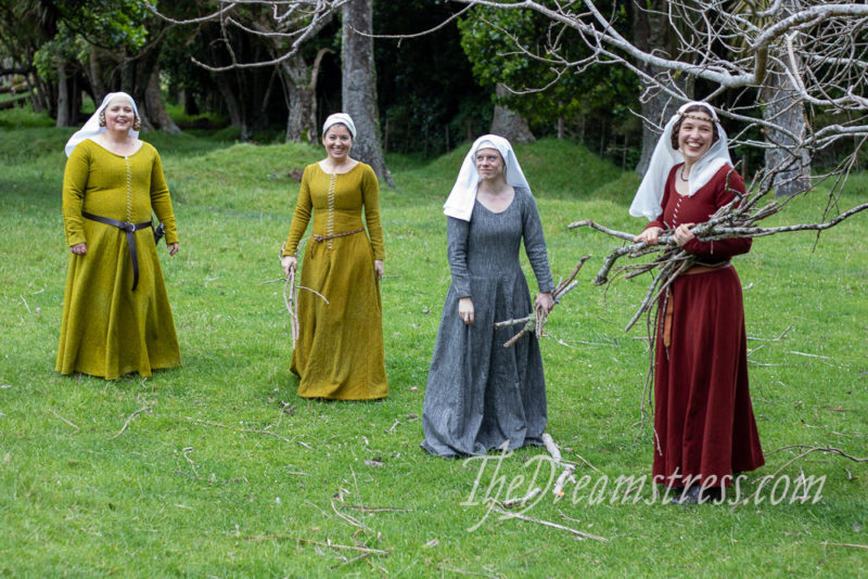 The NZSEHR 2019 in 1360s Medieval gowns thedreamstress.com