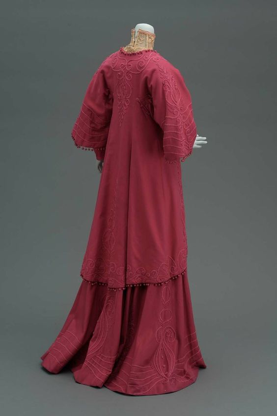Day Ensemble, American about 1906, Boston, USA, Wool twill (broadcloth), silk twill, soutache braid, silk tassles, and boning, Gift of Miss Mary Perdew, MFA Boston 53.167a-b