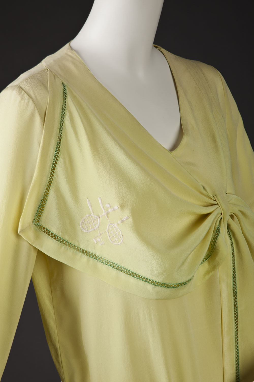 Day dress, 1920-1929, silk, Gift of Karen Olson, Goldstein Museum of Design 2004.003.001