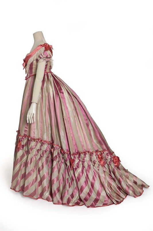 Evening dress, 1869, Les Arts Decoratifs