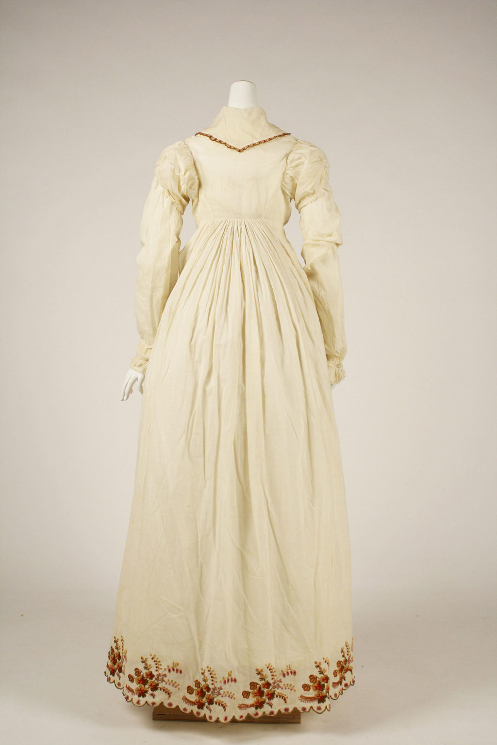 Rate the Dress: an early 19th century embroidered morning dress - The ...