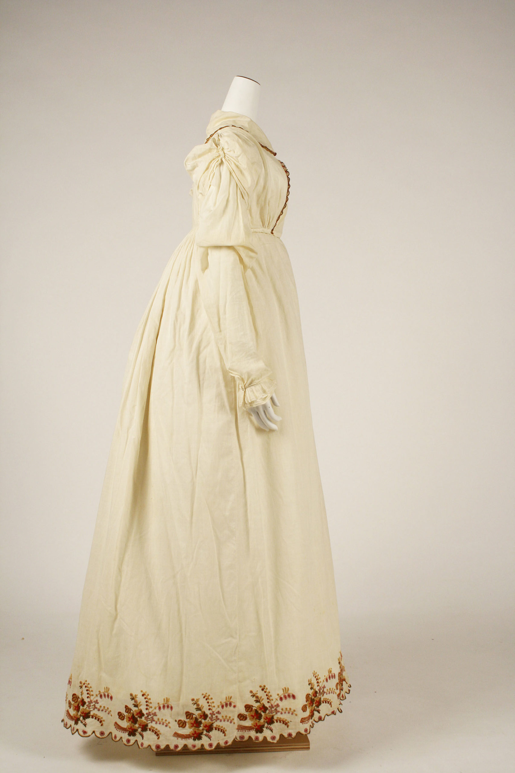 Morning dress, ca. 1806, American, cotton, wool, Gift of George V. Masselos, in memory of Grace Ziebarth, 1976, Metropolitan Museum of Art, 1976.142.2