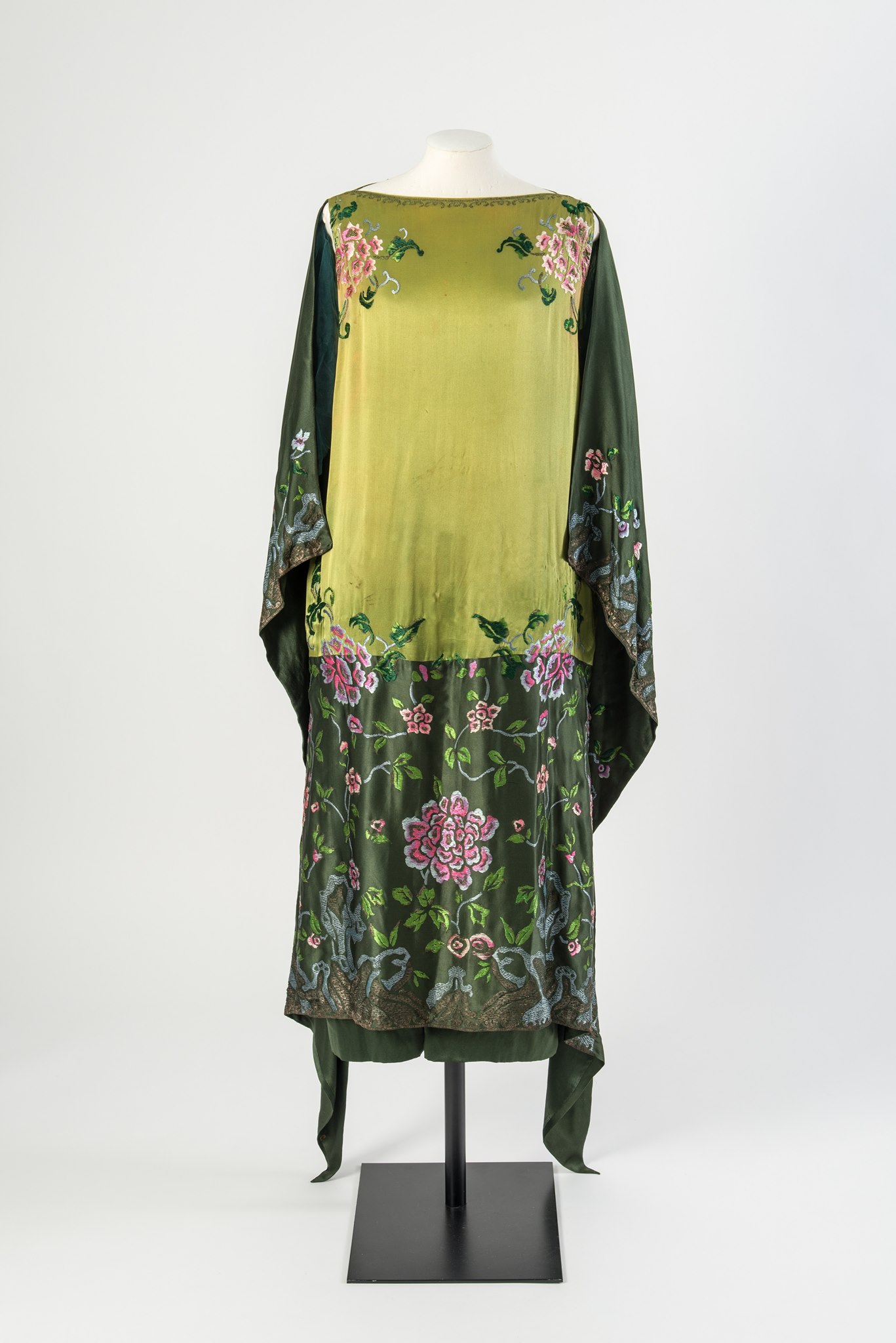 Evening dress, Callot Soeurs, ca 1925, silk satin with metal embroidery, Worn by Molly Tondaiman, the Rani of Pudukkottai, Fashion Museum Bath