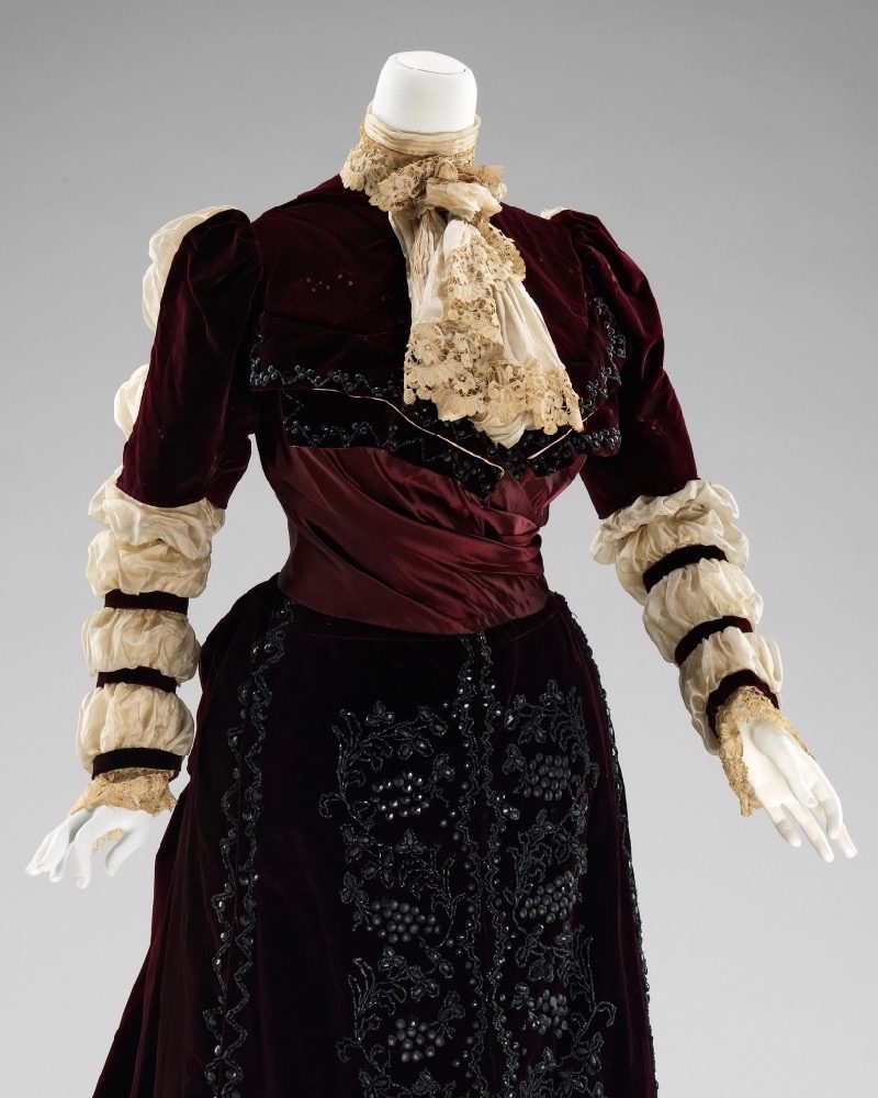 Dress, 1890, American, silk abd linen, Brooklyn Museum Costume Collection at The Metropolitan Museum of Art 2009 Gift of Mrs. Roland A. Goodman 1964 2009.300.874a-b
