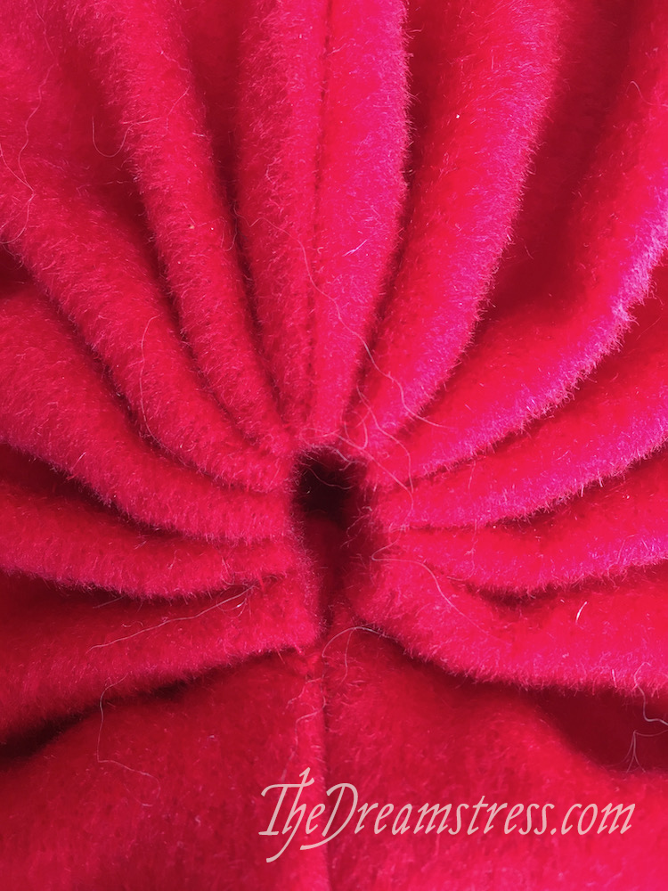 Making an 18th century red wool cloak, thedreamstress.com