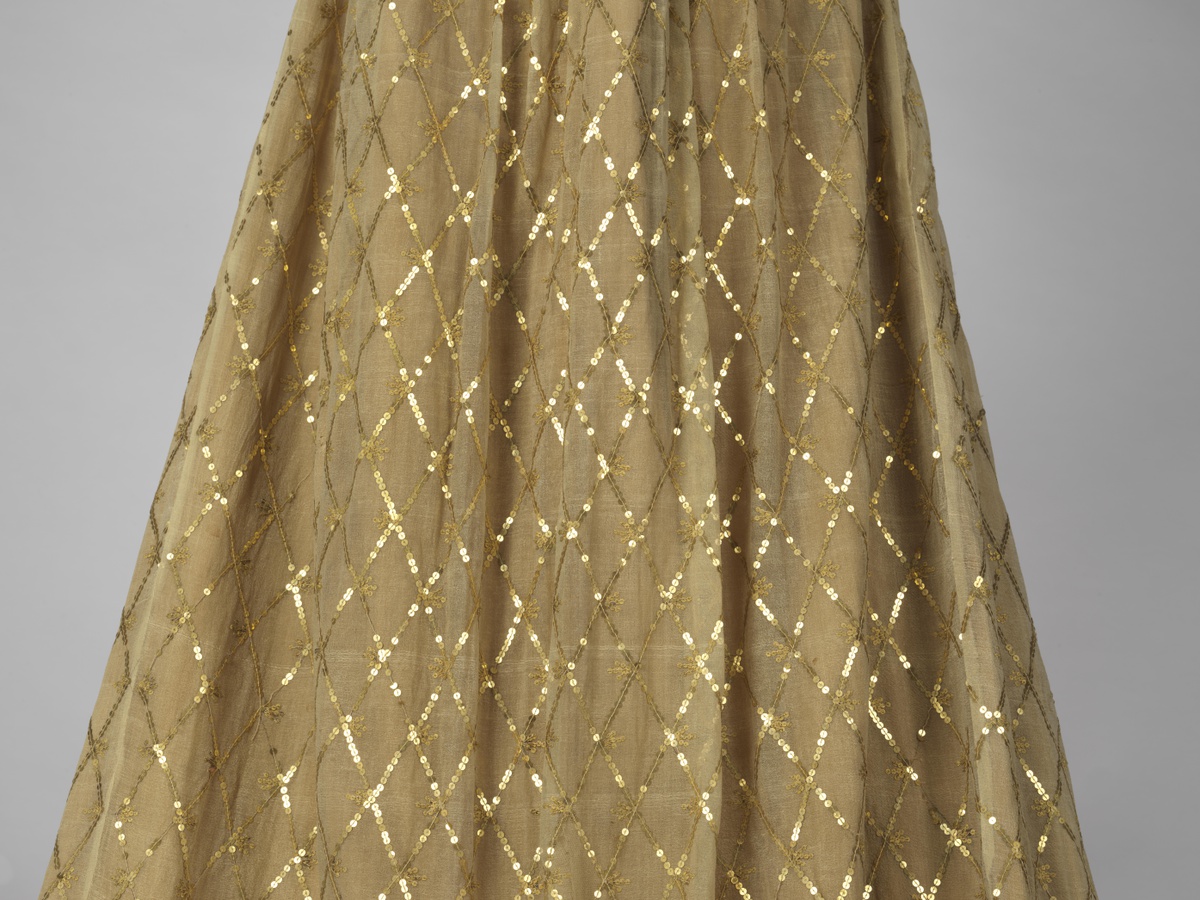 Evening dress, 1807 - 1810, crêpe georgette, sequins, metal, whalebone; cloth of gold with embroidery, Object Number 4477, donation 1924, centraalmuseum.nl