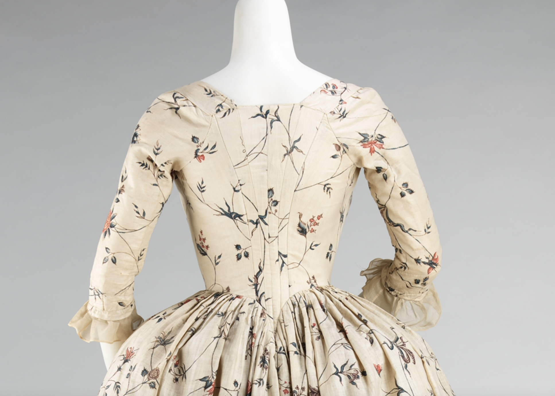 Robe à l'Anglaise (actually an Italian gown with bodice cut separate to the skirt), 1785–95, American, cotton, baleen, Brooklyn Museum Costume Collection at The Metropolitan Museum of Art, 2009.300.647