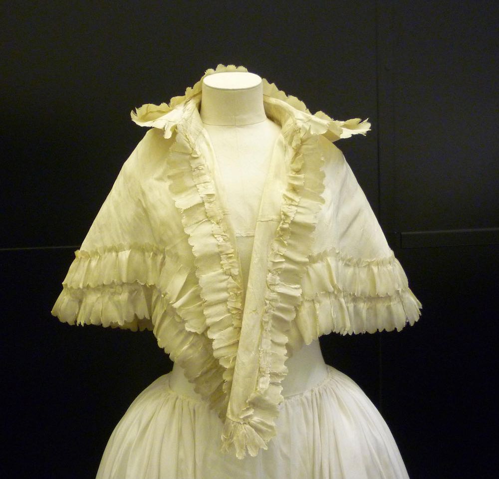 Cloak of cream silk with two rows of ruffles at the hem, silk, 1760s, England, Victoria & Albert Museum, T.37-1958