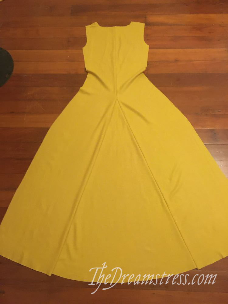 Making a 1360s gown thedreamstress.com