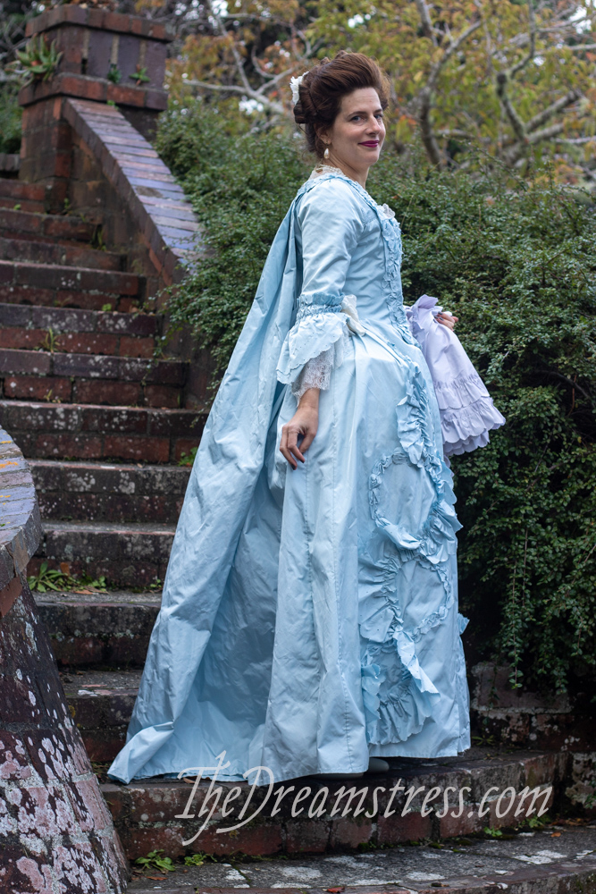 Theresa modelling a 1760s style robe a la francaise thedreamstress.com
