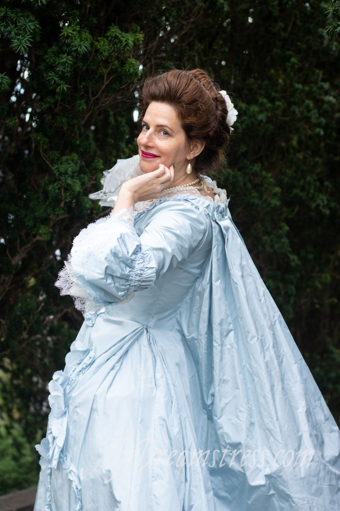 Theresa modelling a 1760s style robe a la francaise thedreamstress.com