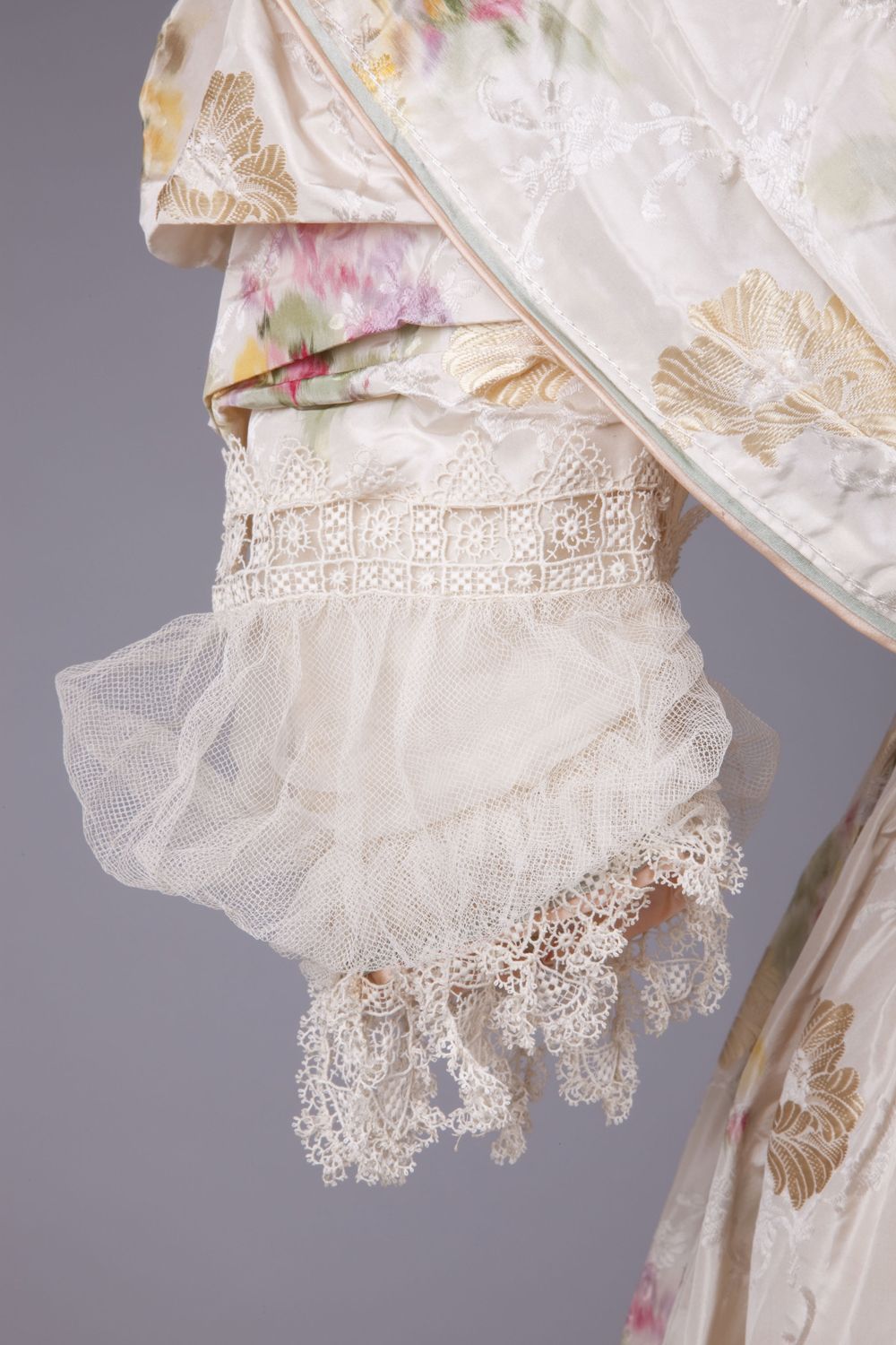 Dress, 1900-1909 (1906-9), warp printed silk, 'Landum Minneapolis', Goldstein Museum of Design, 006.043.003