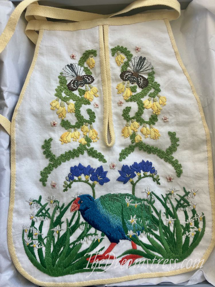 Embroidered 18th century style pocket thedreamstress.com