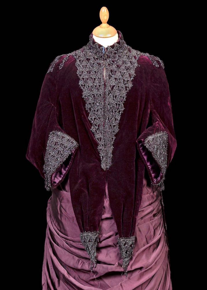 Visiting outfit, ca 1885, silk velvet & silk ottoman, sold by Tessier-Sarrou-et-Associes