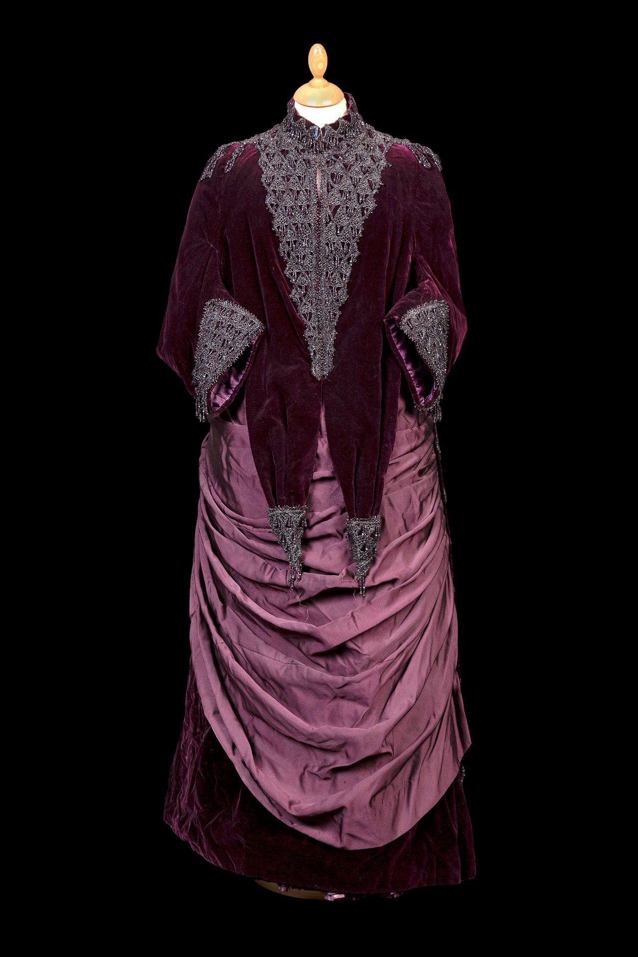 Visiting outfit, ca 1885, silk velvet & silk ottoman, sold by Tessier-Sarrou-et-Associes