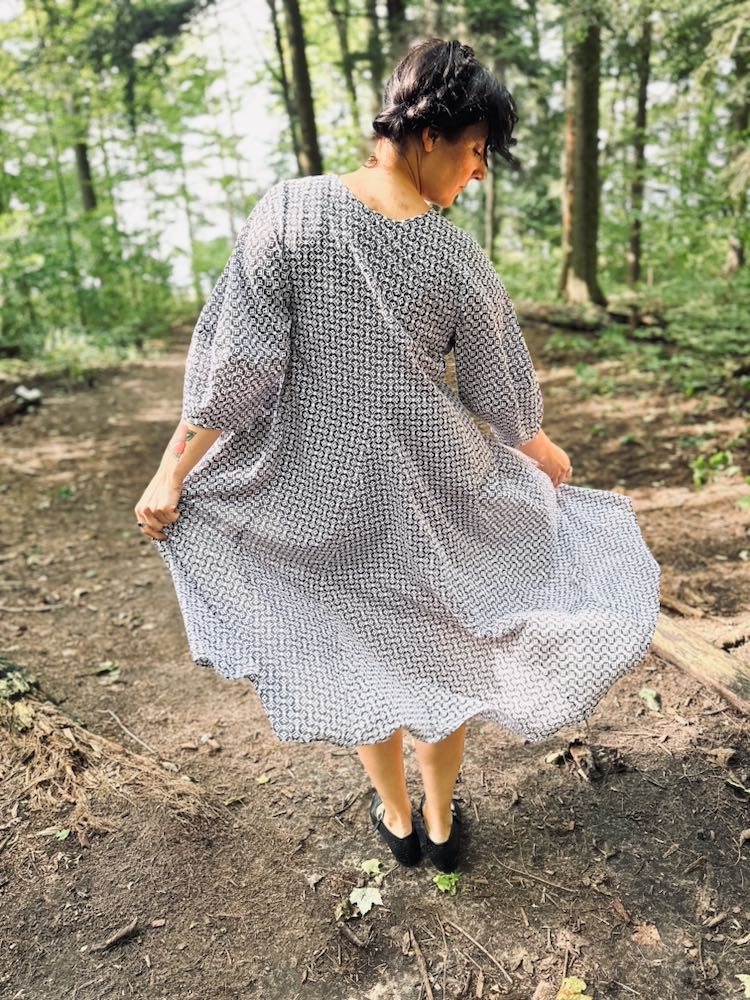 @sonya_is_sewing in the Scroop Patterns Summit Dress