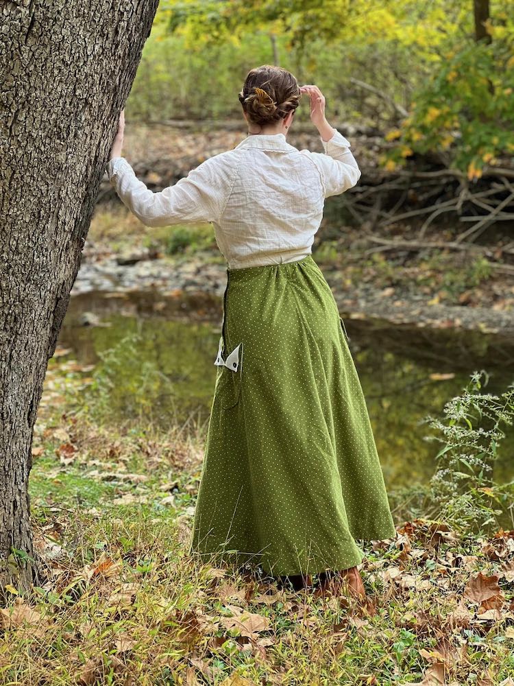 Maddie @itsmadelinedesign in the Scroop Patterns Seatoun Skirt thedreamstress.com